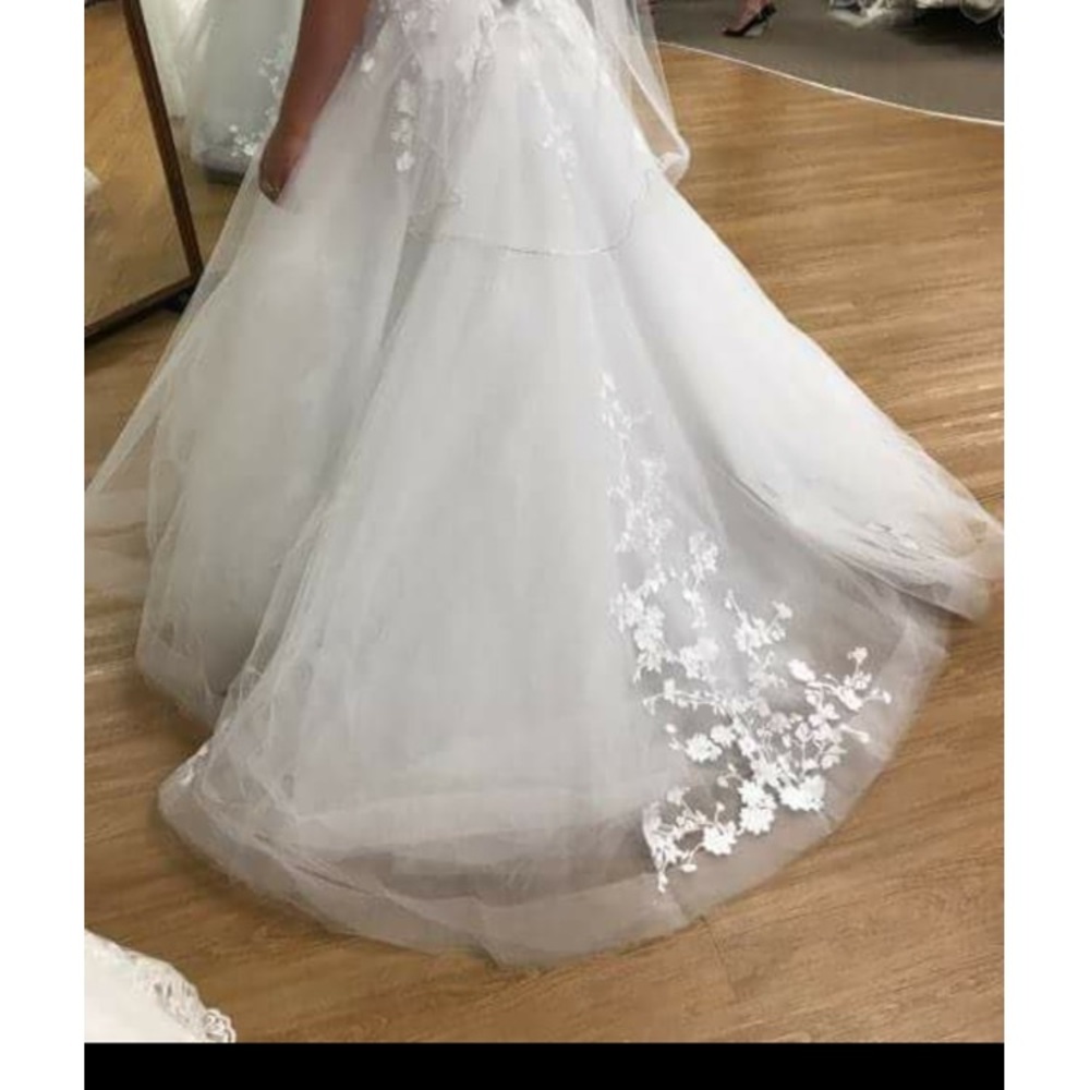 Casablanca Bridal Morning Glory Wedding Dress. Never worn. Retail $3,200